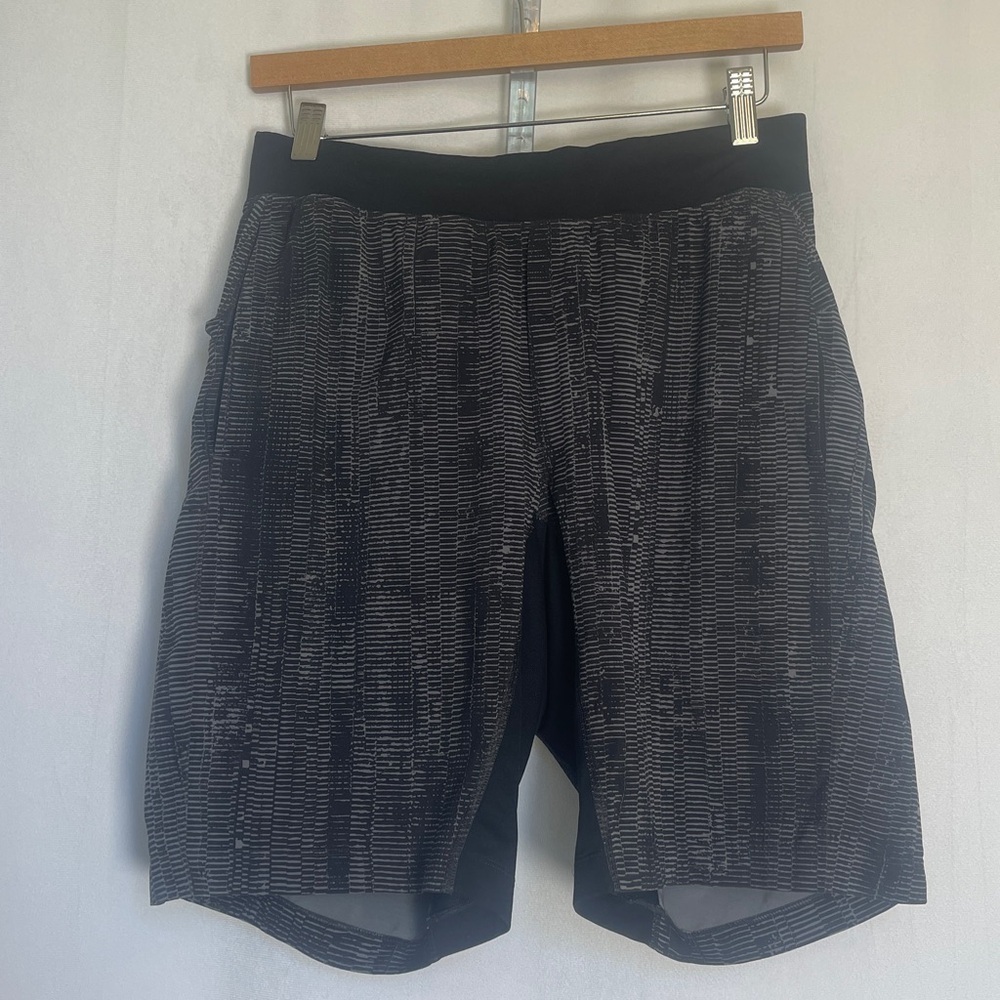 Lululemon T.H.E. Short 9" Size S Linerless in Matchstick Asphalt Grey Black - Picture 2 of 7